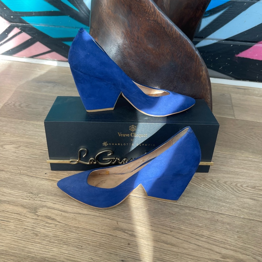 Blue Suede heels from Pour la Victoire! - Picture 9 of 9
